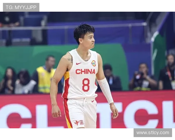 男篮热身赛对抗激烈 廖三宁差点受伤赵睿心态失控引争议